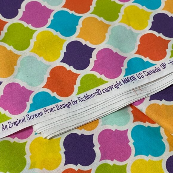 RICHLOOM Cotton Fabric BTY Bright Colorful Rainbow Quarterfoil Fabric NEW OOP - Picture 2 of 2